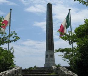 日西墨三国交通発祥記念碑